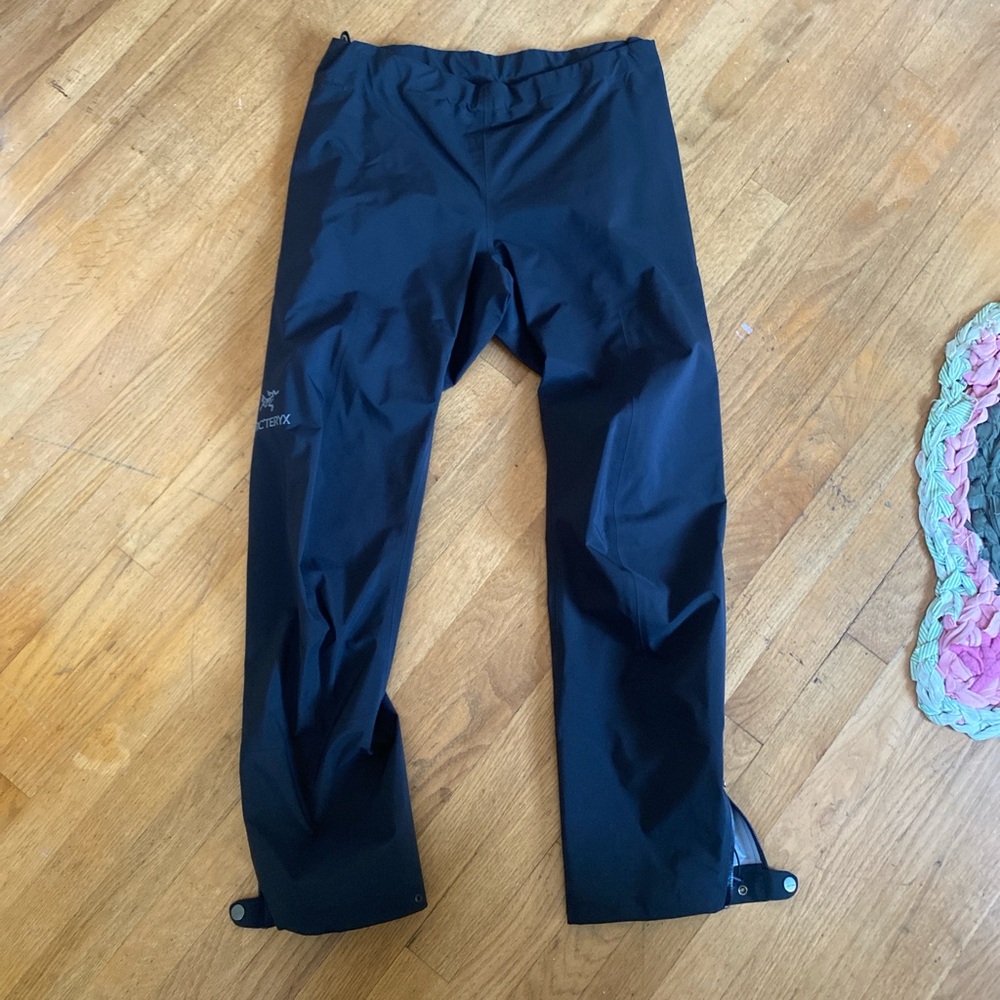 Arcteryx Women’s beta pant gortex water proof full zip on/off